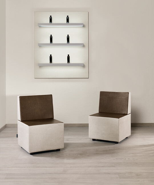 Waiting area for hairdresser: Elle - Medical & Beauty Waiting area for hairdresser: Elle - Medical & Beauty