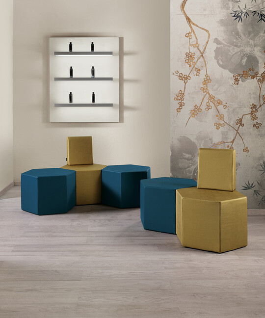 Waiting area for hairdresser: Hex - Medical & Beauty Waiting area for hairdresser: Hex - Medical & Beauty