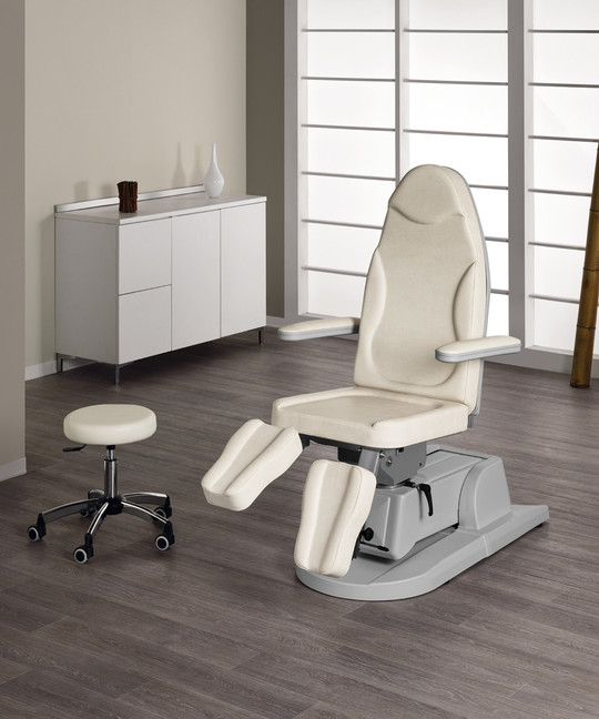 Poltrona podologica per centro estetico: Podolux - In foto: MB/P30 - Colore: Vintage White G3 - Medical & Beauty Poltrona podologica per centro estetico: Podolux - In foto: MB/P30 - Colore: Vintage White G3 - Medical & Beauty