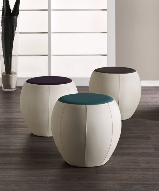 Waiting area for beauty centre: Rumba - Medical & Beauty Waiting area for beauty centre: Rumba - Medical & Beauty